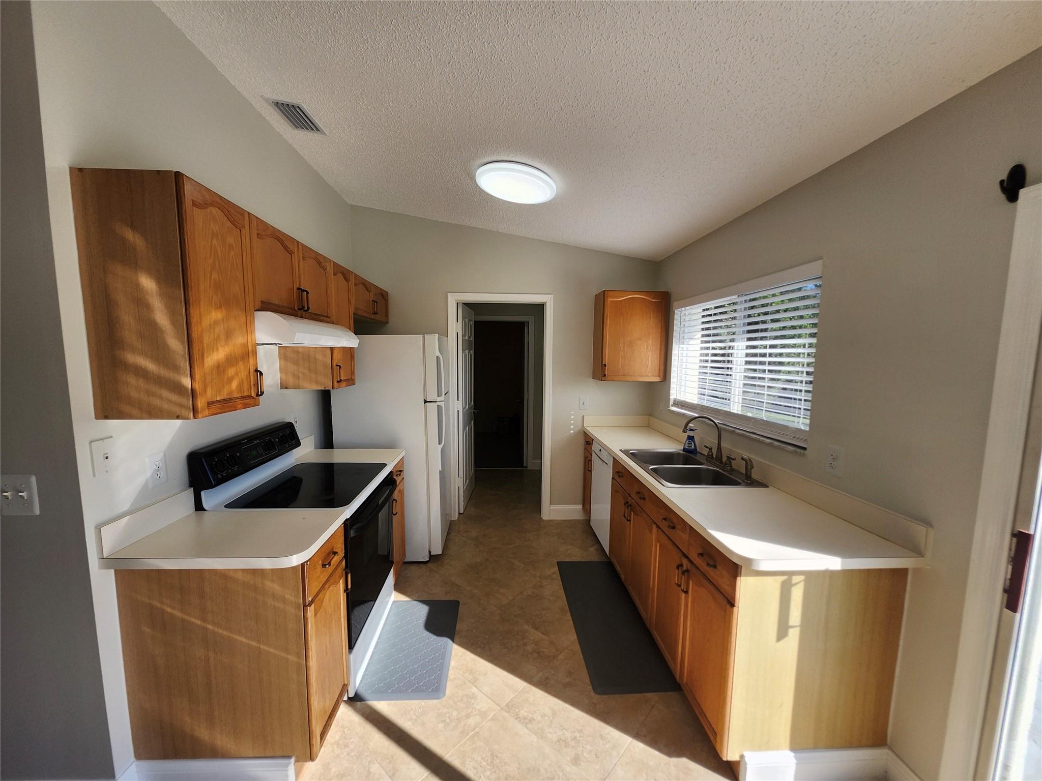 THE ACREAGE - Residential Lease