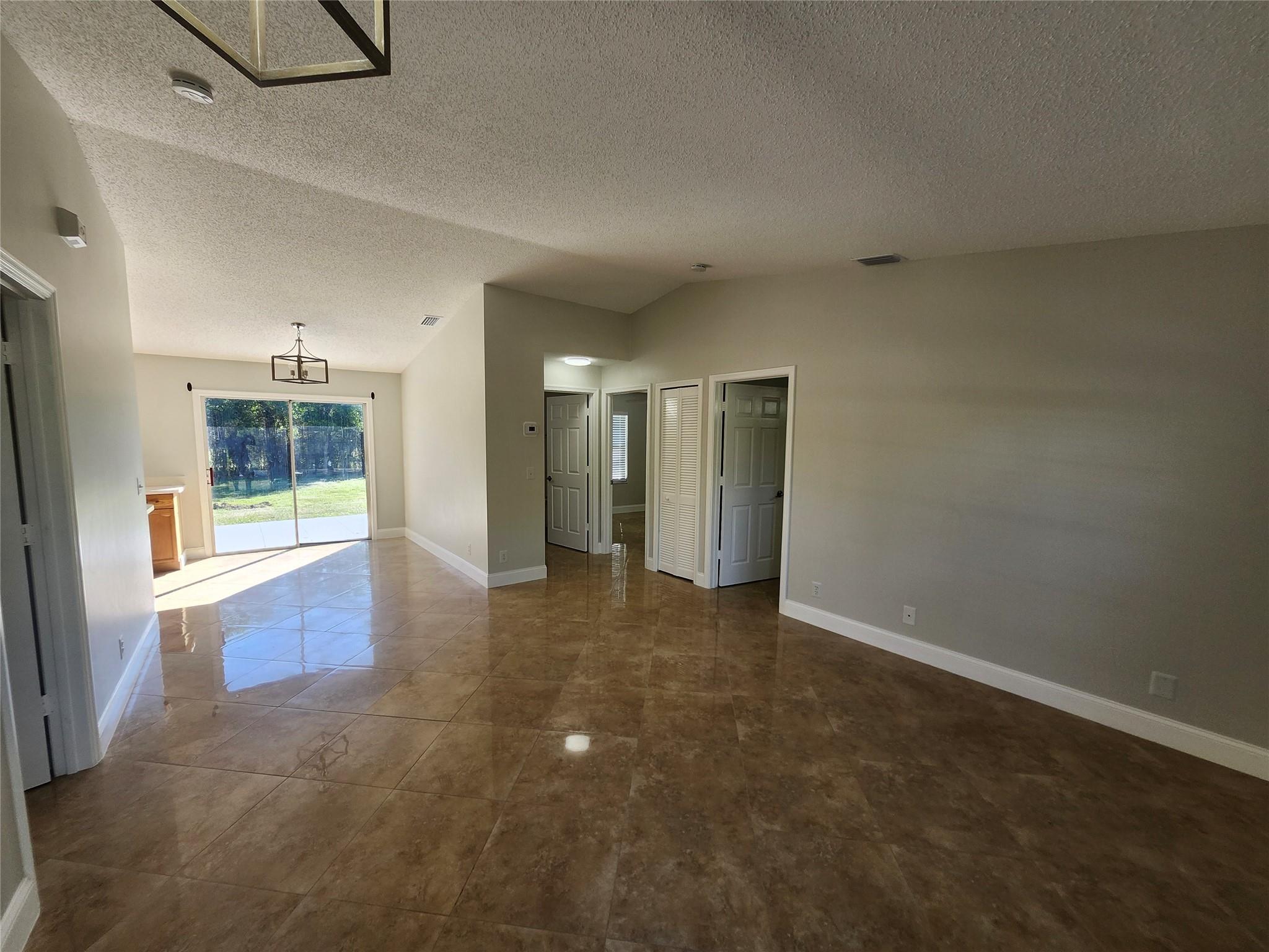 THE ACREAGE - Residential Lease