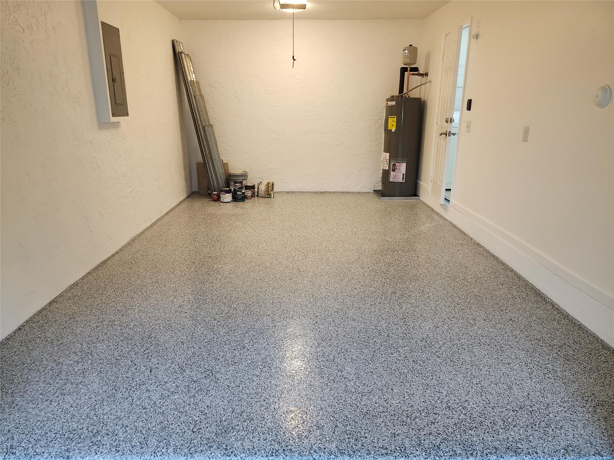 THE ACREAGE - Residential Lease