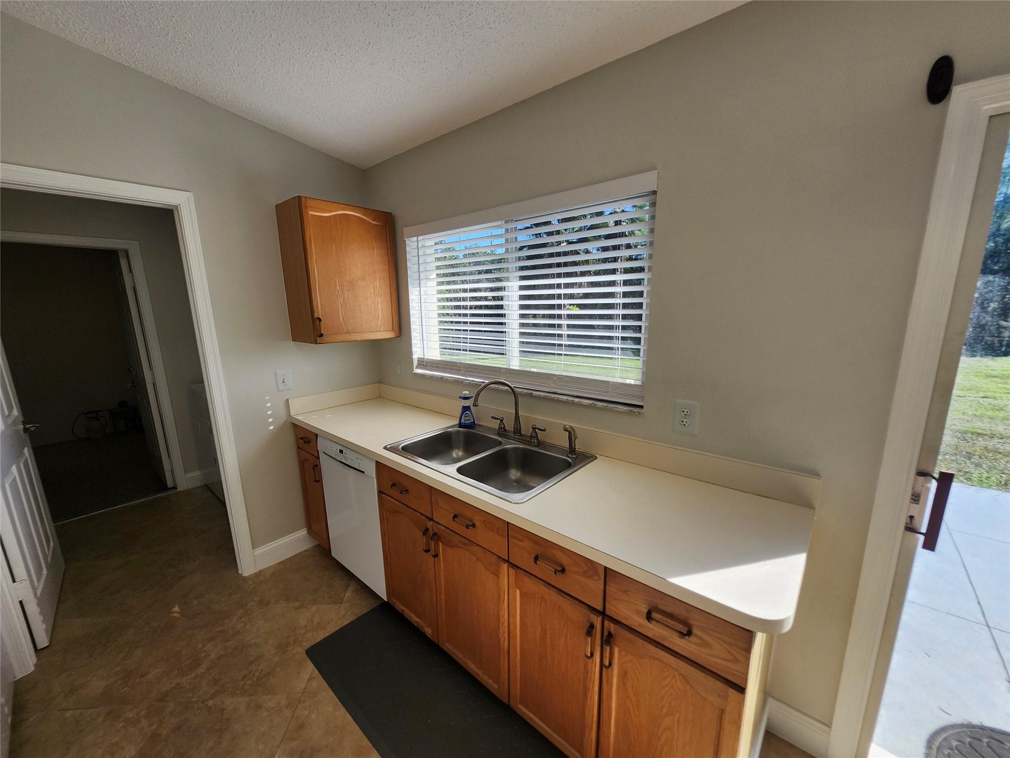 THE ACREAGE - Residential Lease