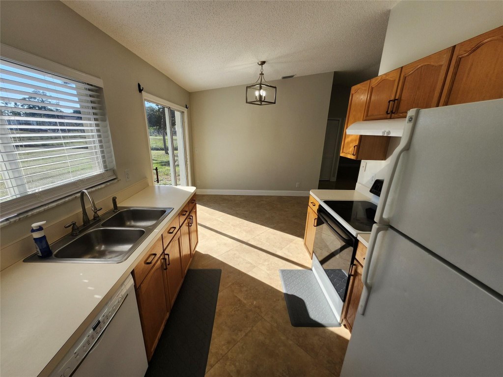 THE ACREAGE - Residential Lease