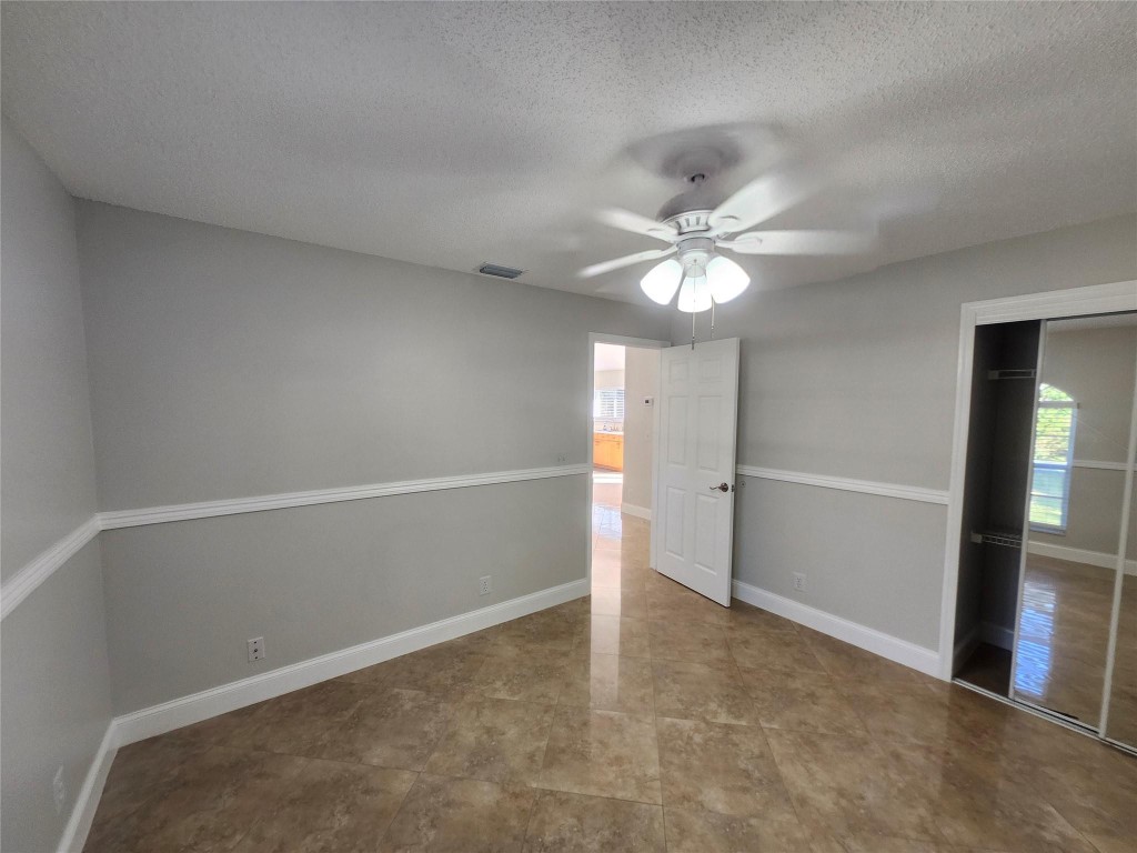 THE ACREAGE - Residential Lease