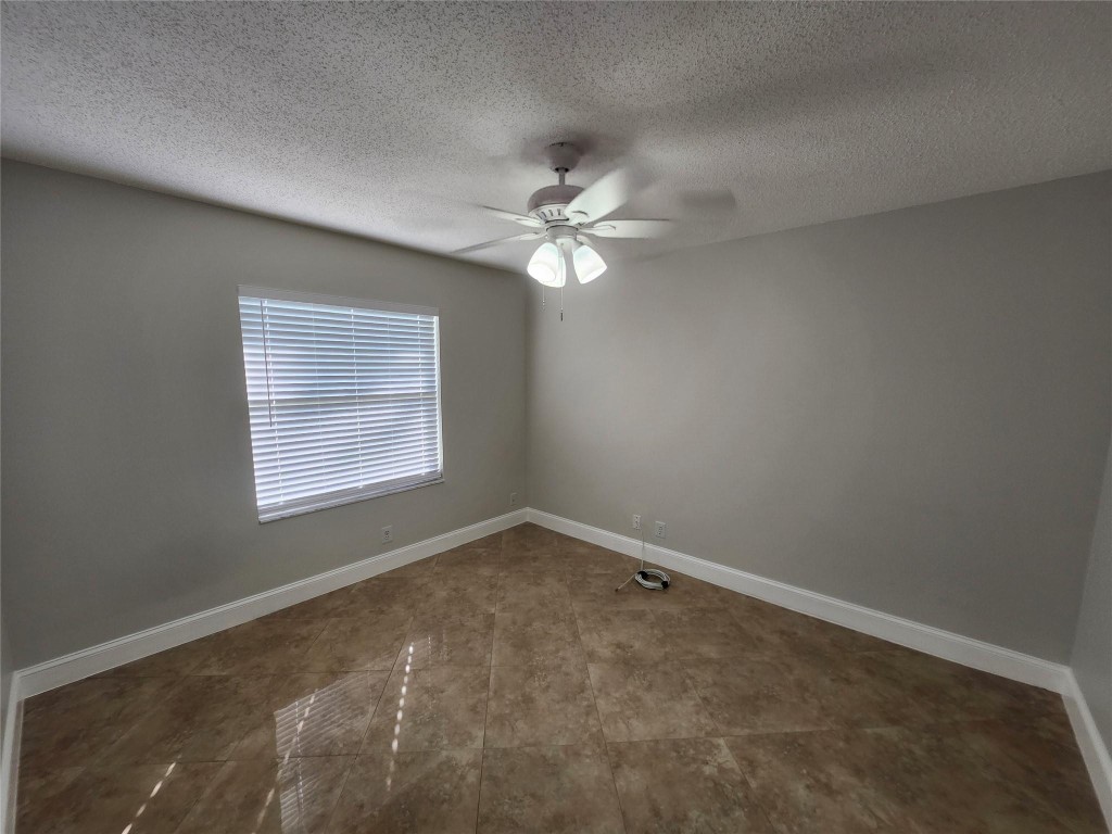 THE ACREAGE - Residential Lease