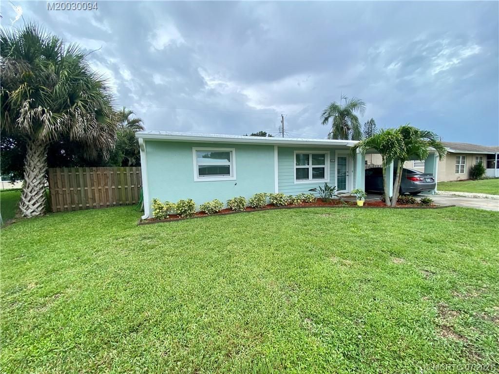 Photo of 2130 SE Madison Street, Stuart, FL 34997 (MLS # R10728352)