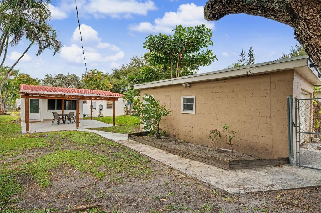 Hollywood Park 4-19 B - Residential