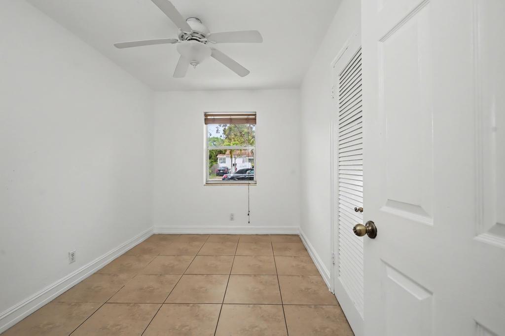 Hollywood Park 4-19 B - Residential