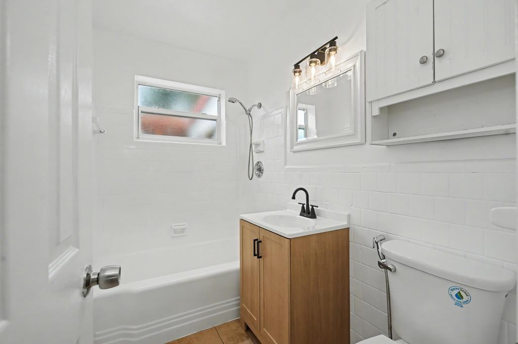 Hollywood Park 4-19 B - Residential