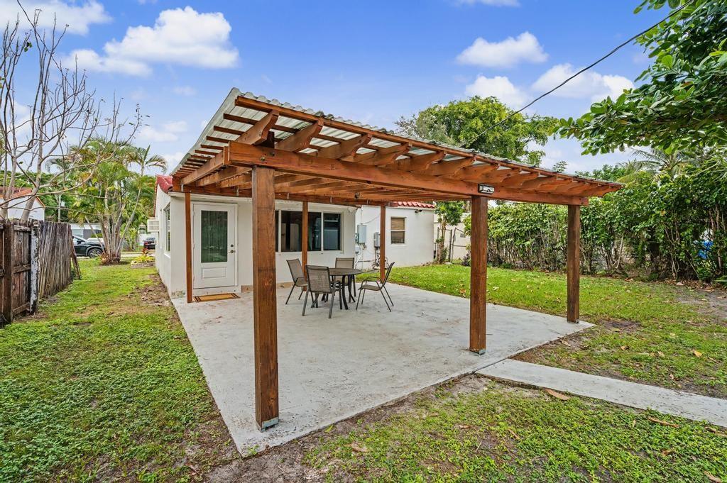 Hollywood Park 4-19 B - Residential