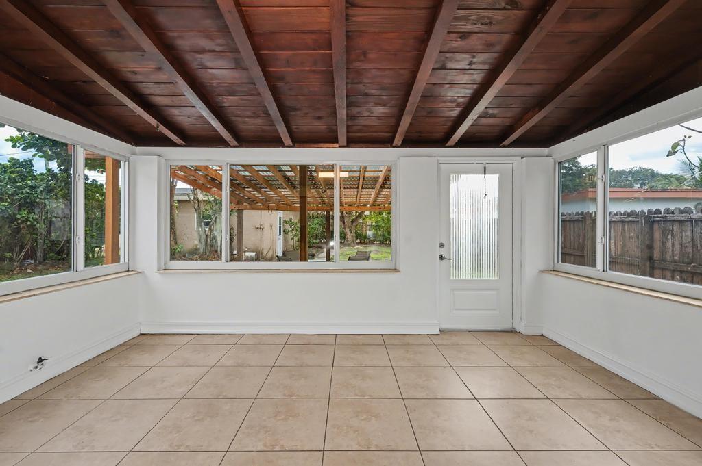 Hollywood Park 4-19 B - Residential