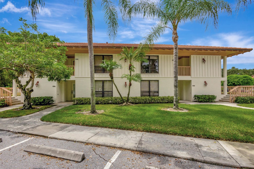 Photo of 618 Brackenwood Cove, Palm Beach Gardens, FL 33418 (MLS # R11123921)
