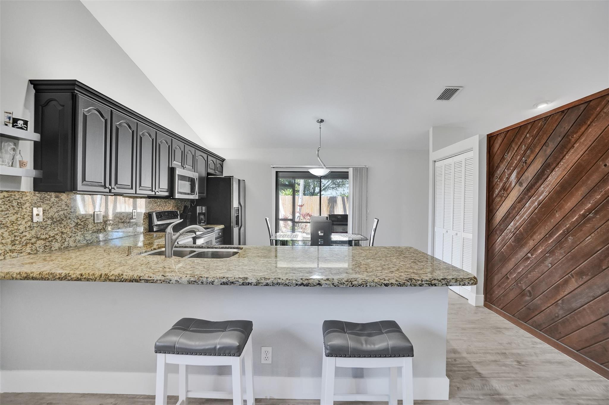 HUNTINGTON WOODS - Residential