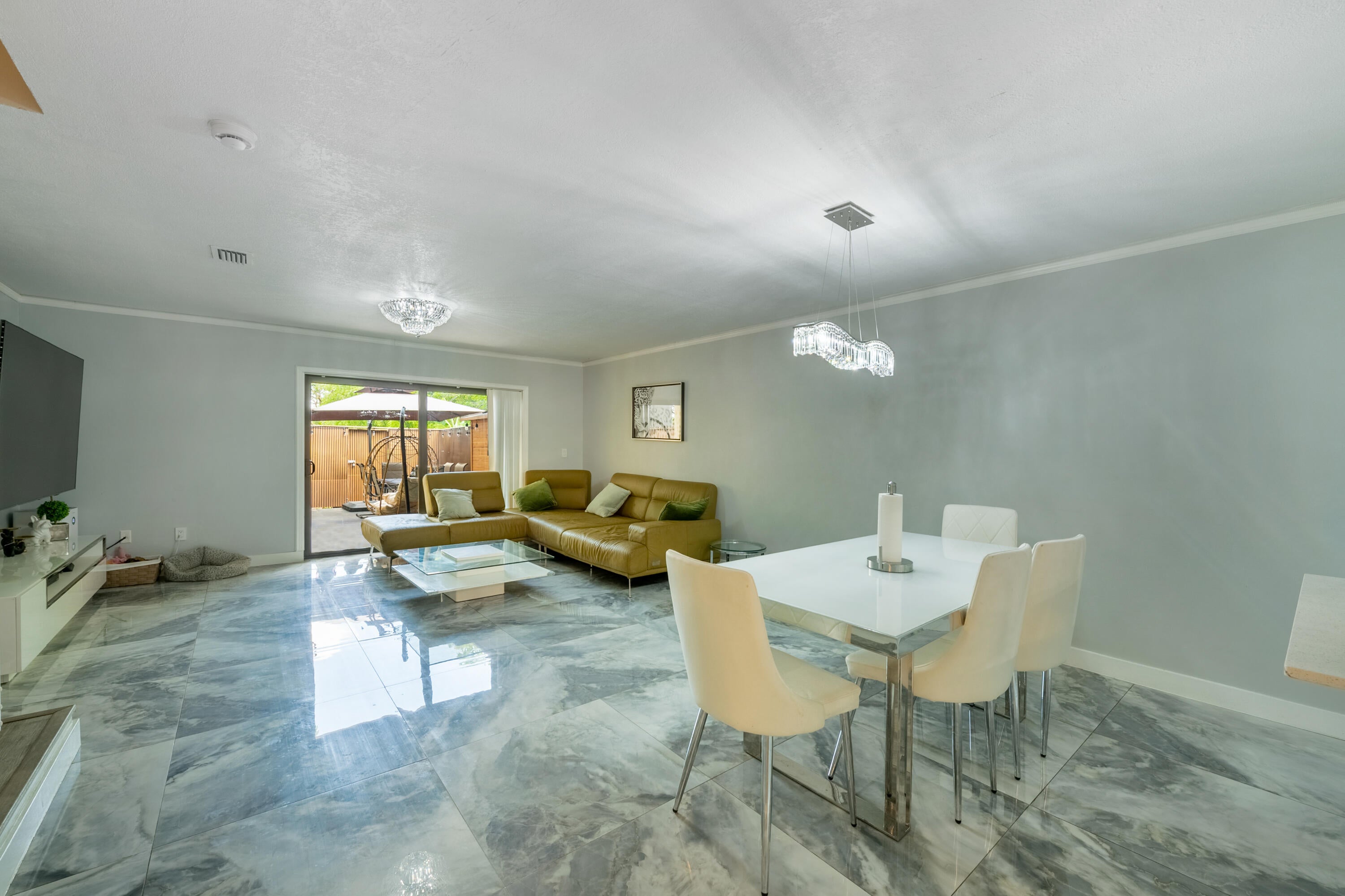 1129 NE 210th Terrace 210, Miami FL 33179