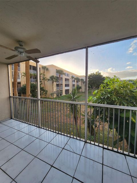 A home in Lauderdale Lakes