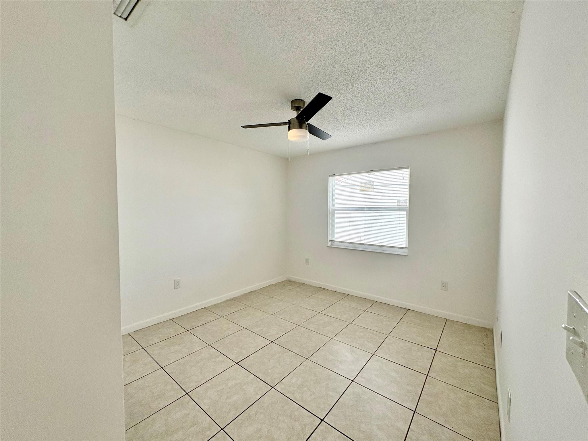 Leslie Patio Homes Sec 04 - Residential Lease