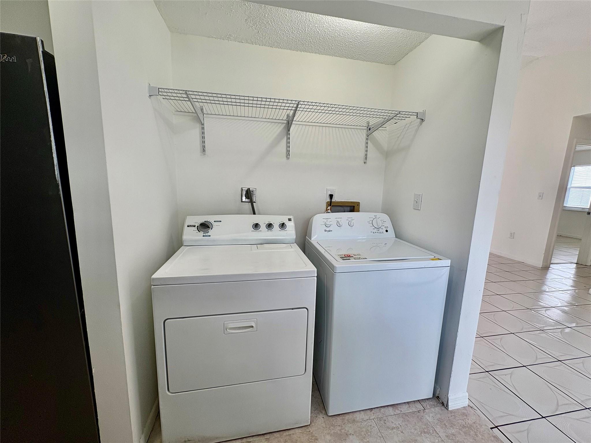 Leslie Patio Homes Sec 04 - Residential Lease