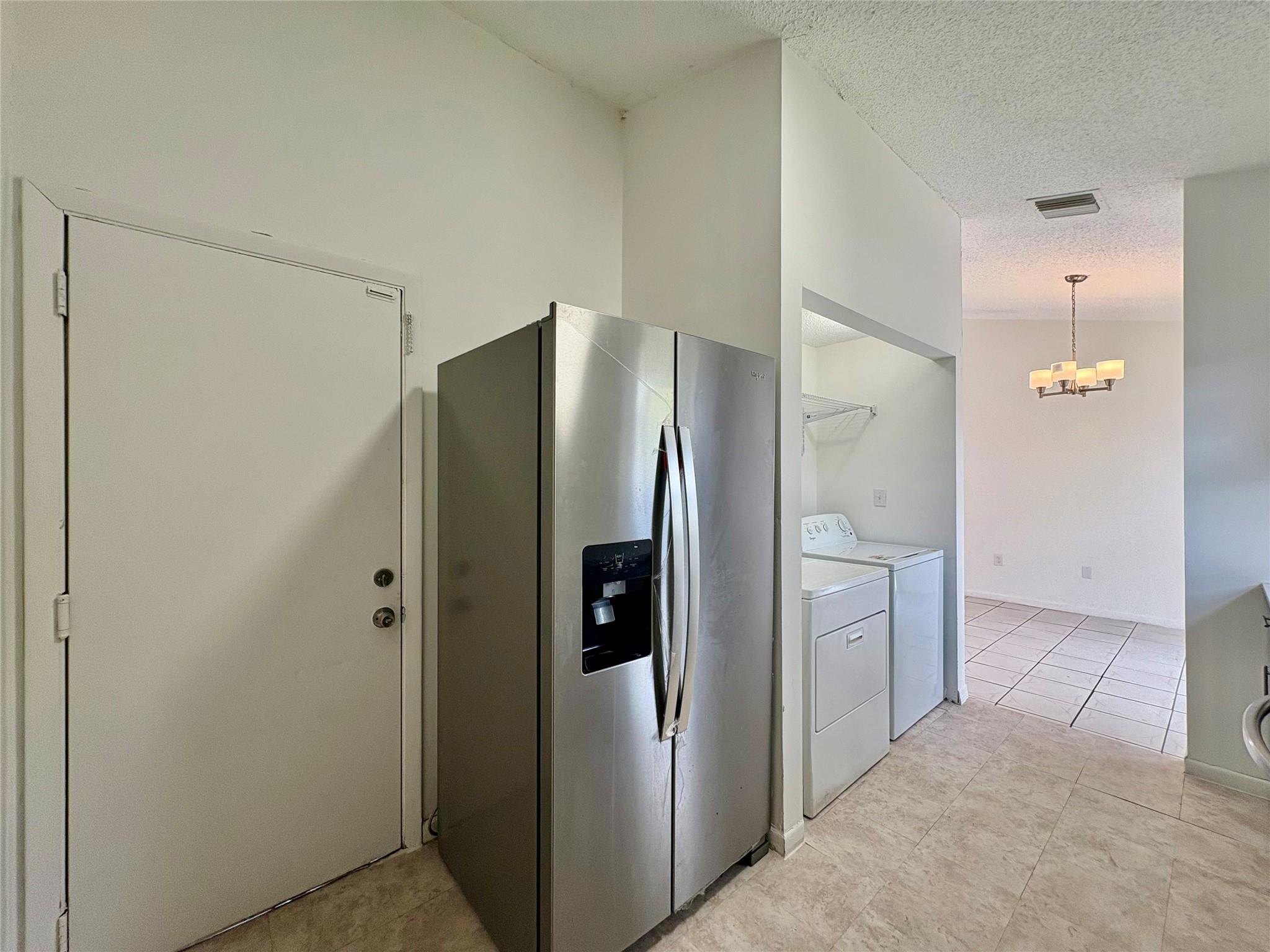 Leslie Patio Homes Sec 04 - Residential Lease