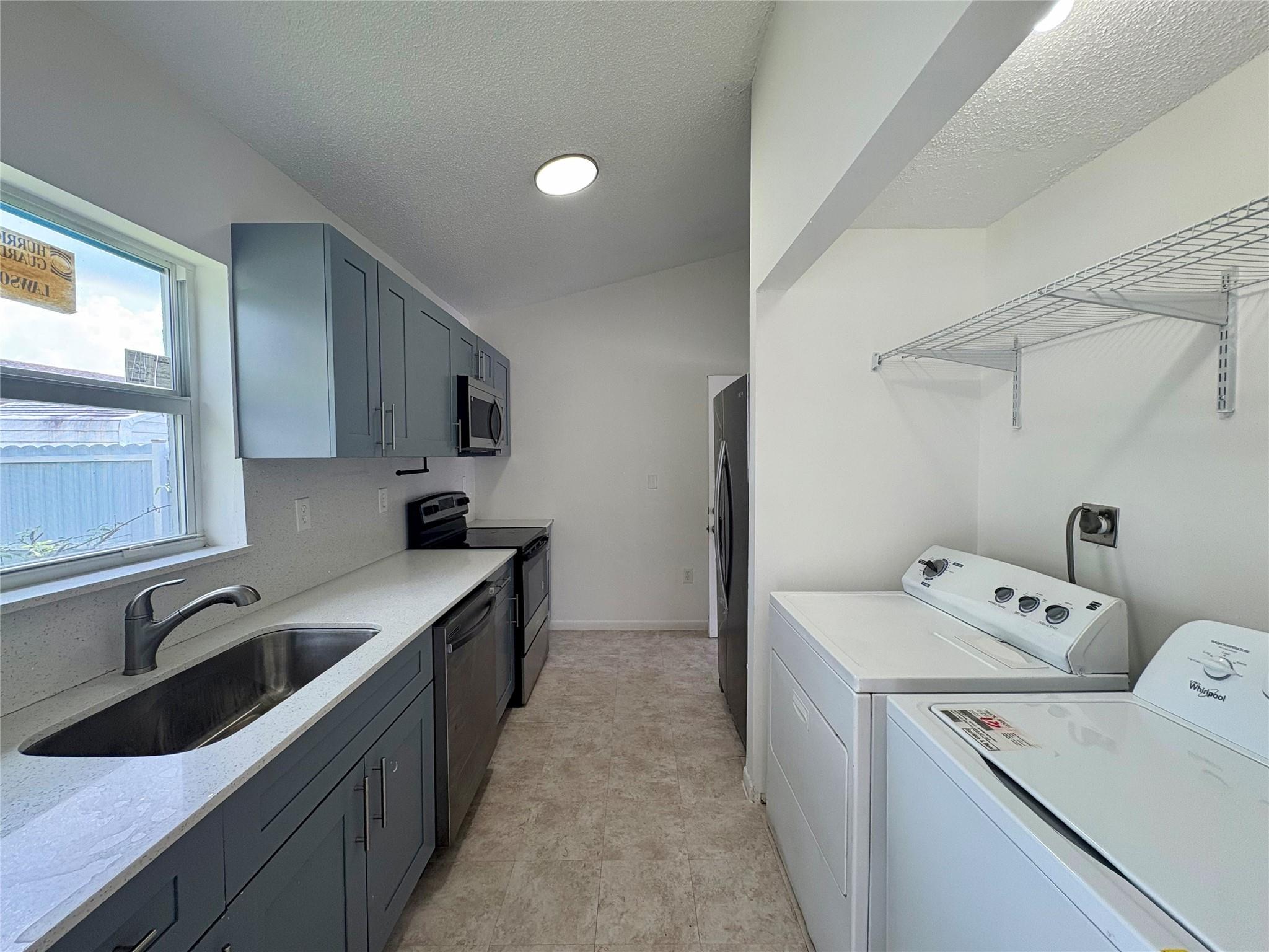 Leslie Patio Homes Sec 04 - Residential Lease