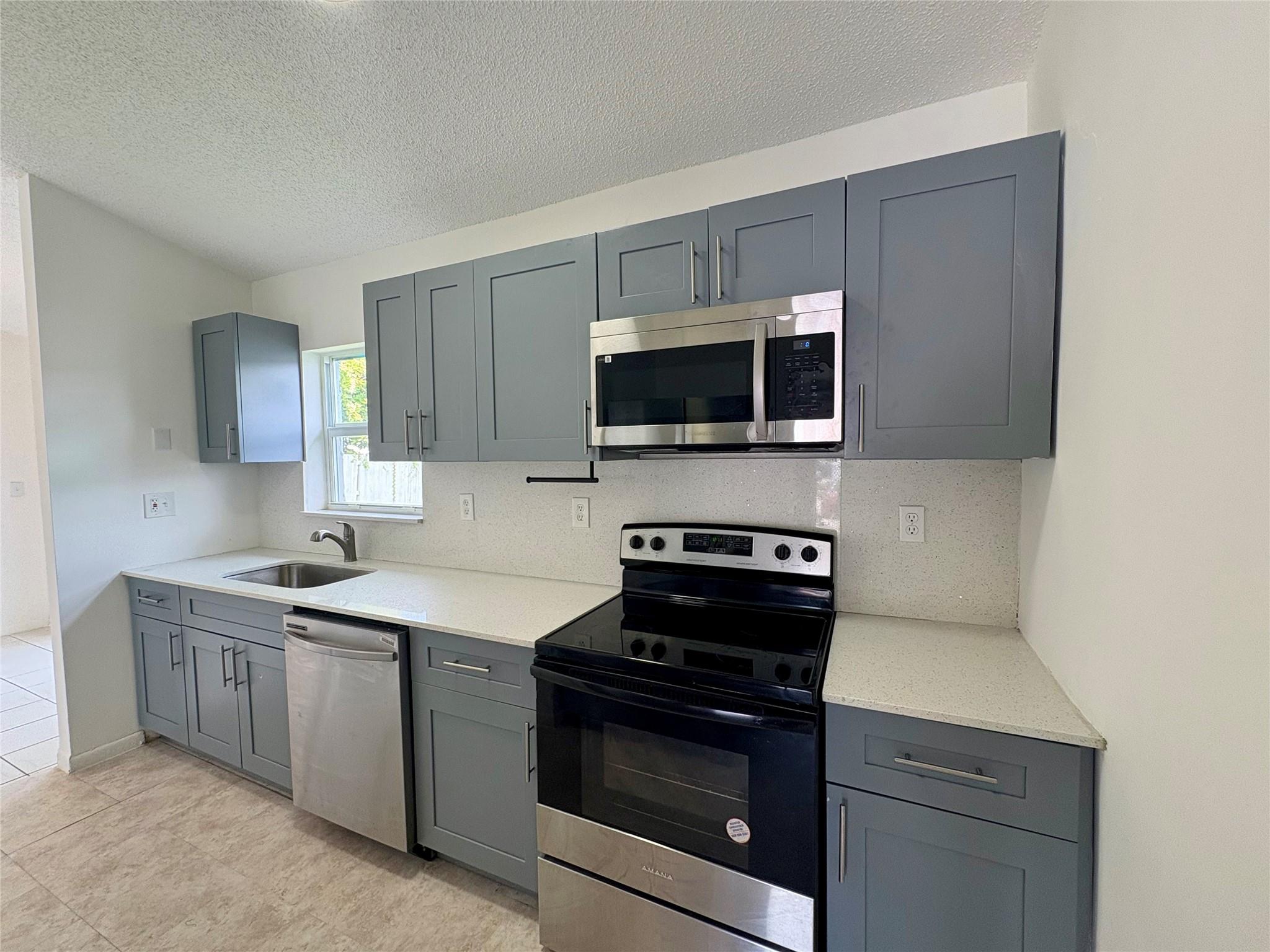 Leslie Patio Homes Sec 04 - Residential Lease