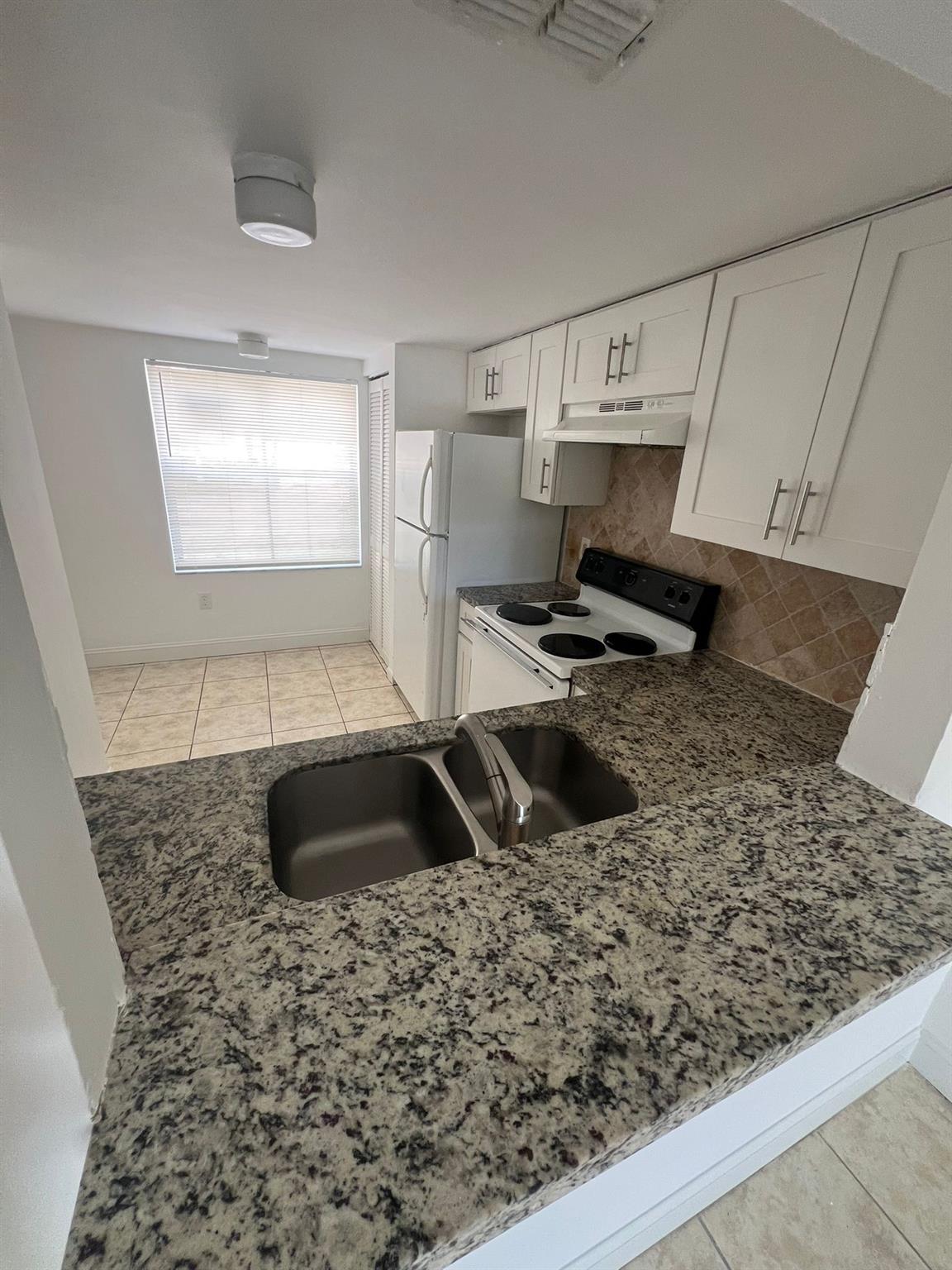 4044 NW 90th Ave 4044