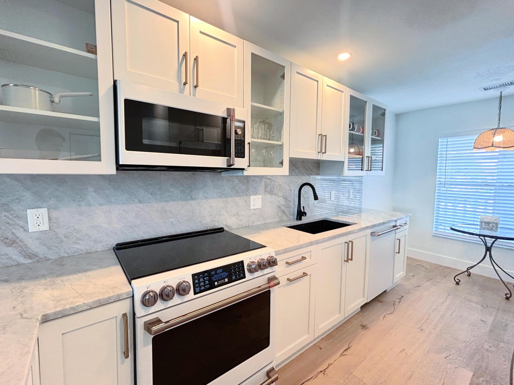 Photo of 1030 SILK OAK Terrace #203, Delray Beach, FL 33445 (MLS # B26070883)
