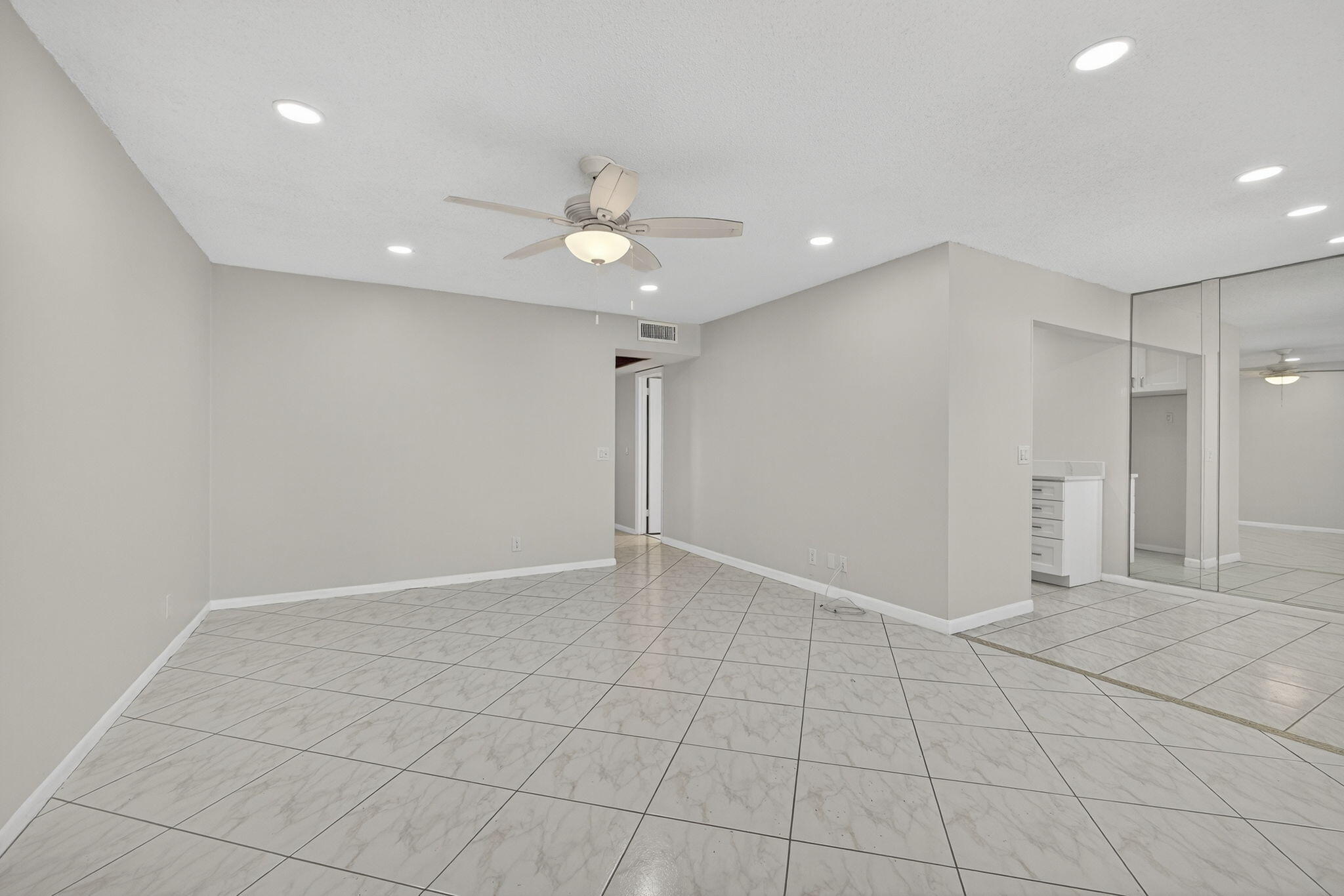 HASTINGS CONDOS - Residential