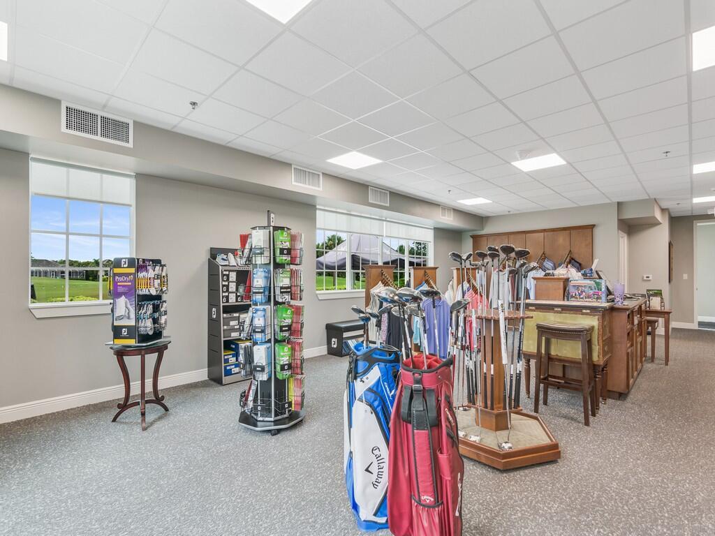 POINTE WEST CENTRAL VILLA - Residential