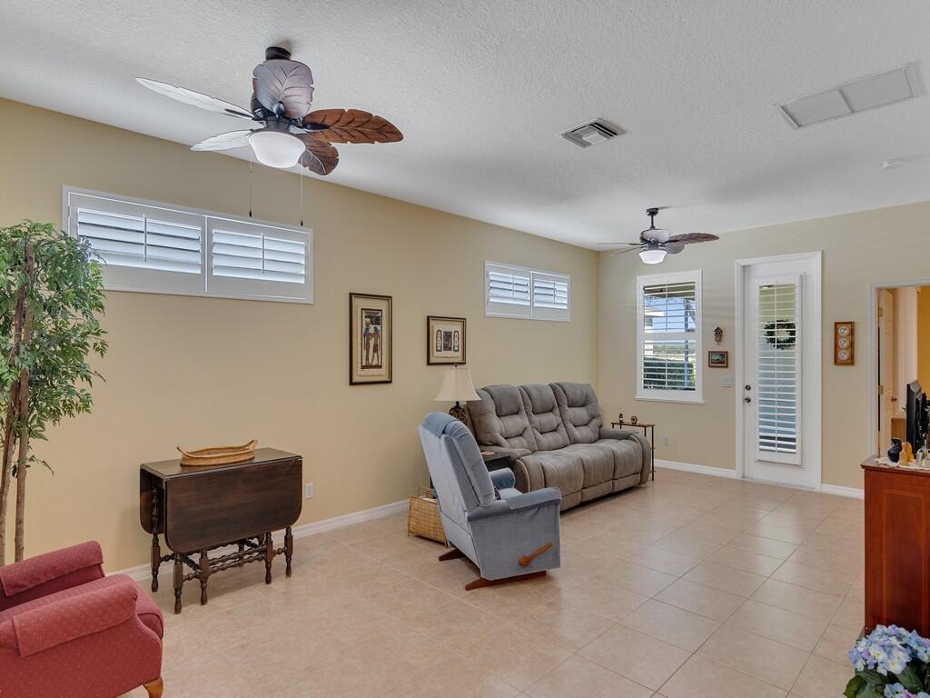 POINTE WEST CENTRAL VILLA - Residential