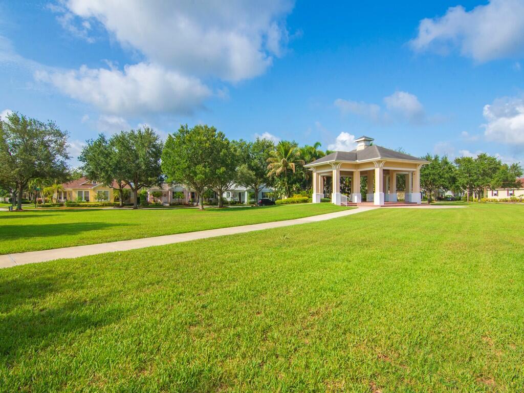 POINTE WEST CENTRAL VILLA - Residential