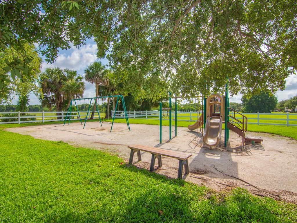 POINTE WEST CENTRAL VILLA - Residential