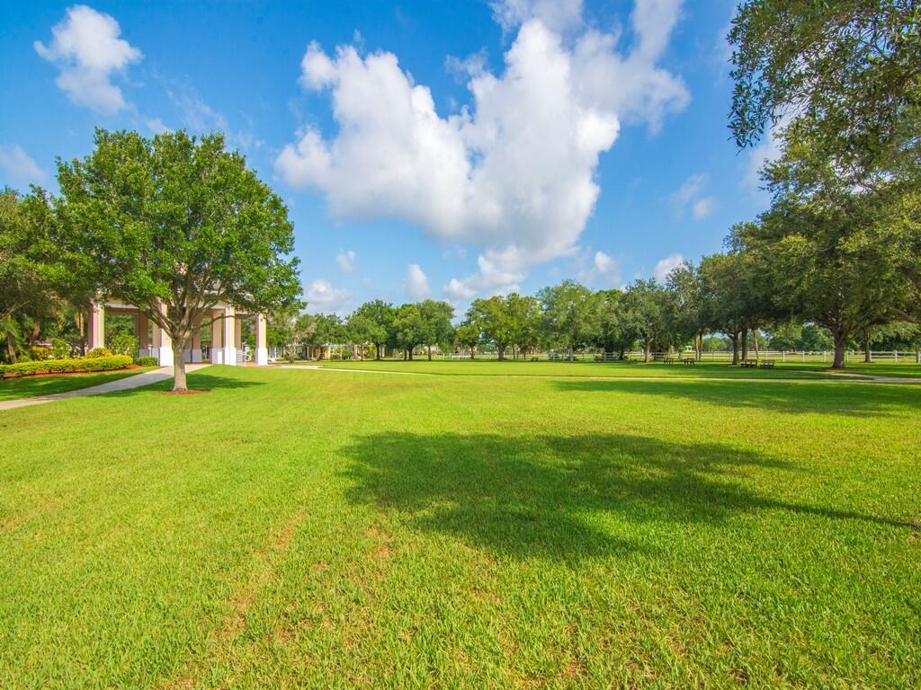 POINTE WEST CENTRAL VILLA - Residential