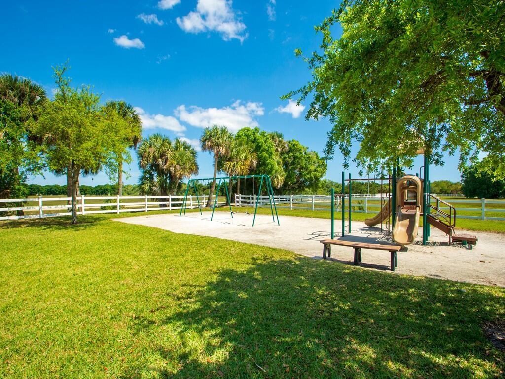 POINTE WEST CENTRAL VILLA - Residential