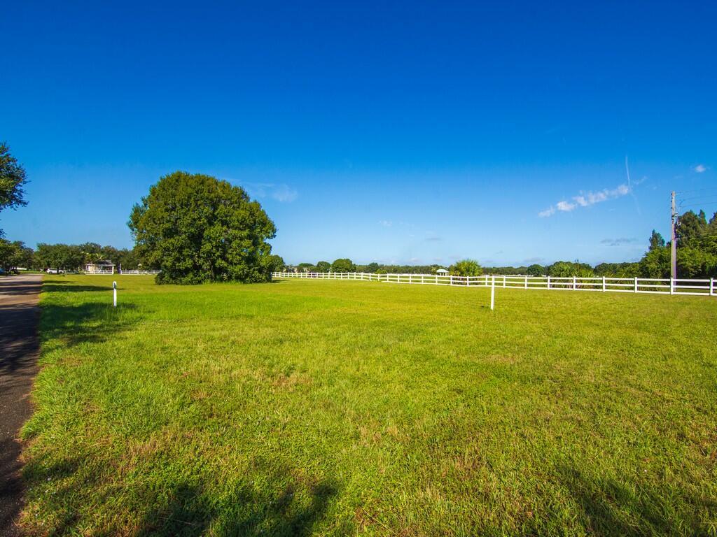 POINTE WEST CENTRAL VILLA - Residential