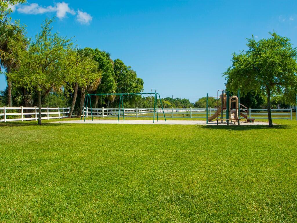 POINTE WEST CENTRAL VILLA - Residential