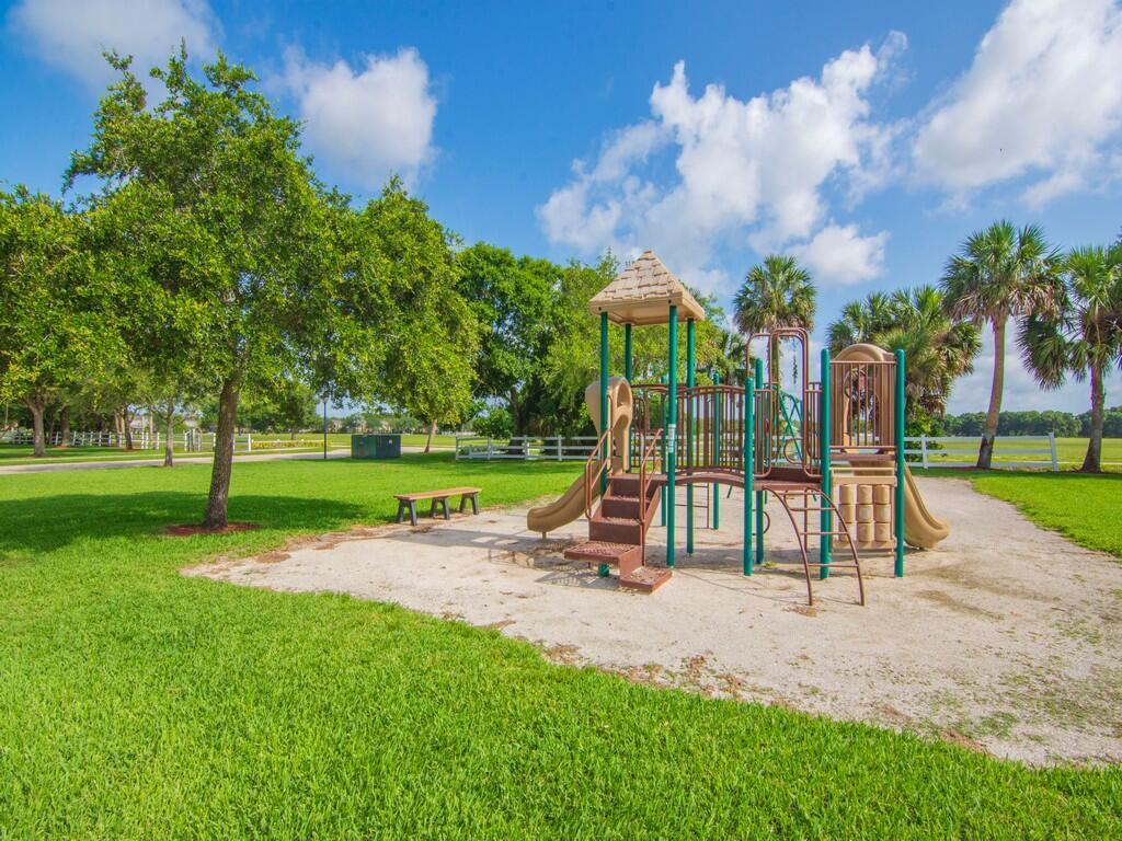 POINTE WEST CENTRAL VILLA - Residential