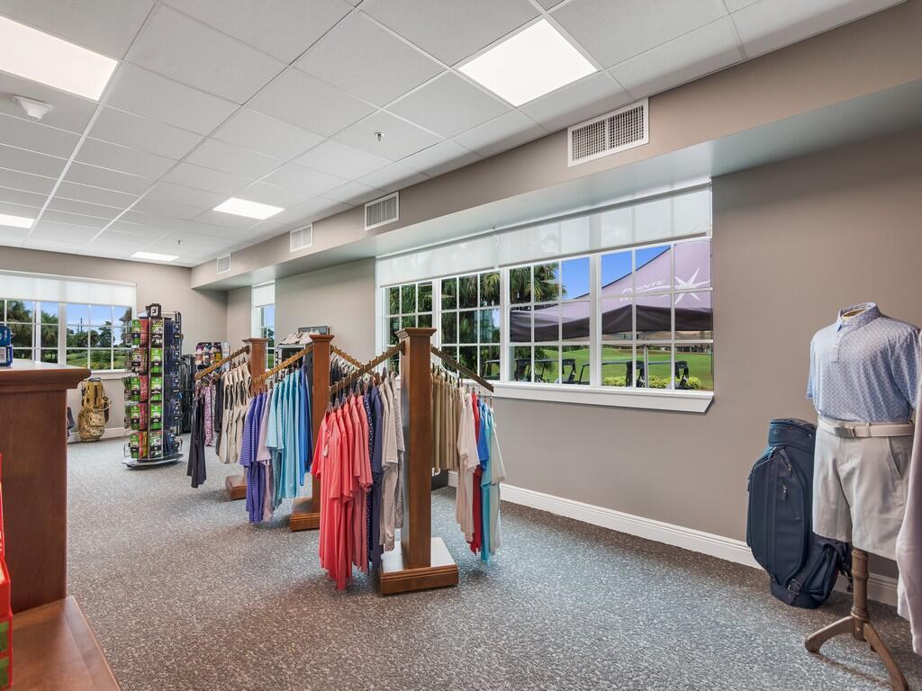 POINTE WEST CENTRAL VILLA - Residential