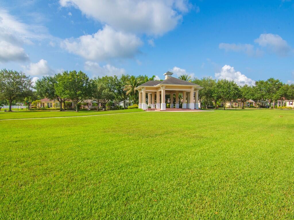 POINTE WEST CENTRAL VILLA - Residential