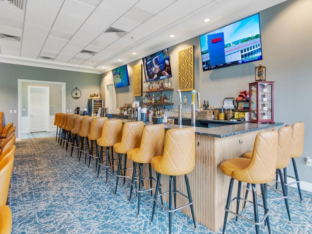 POINTE WEST CENTRAL VILLA - Residential