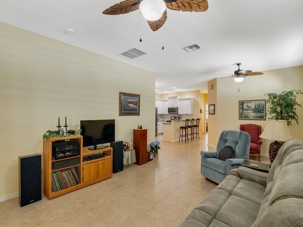 POINTE WEST CENTRAL VILLA - Residential