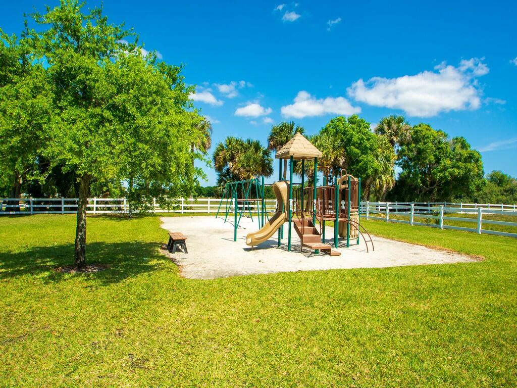 POINTE WEST CENTRAL VILLA - Residential