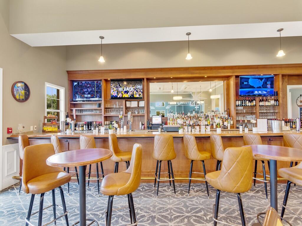 POINTE WEST CENTRAL VILLA - Residential