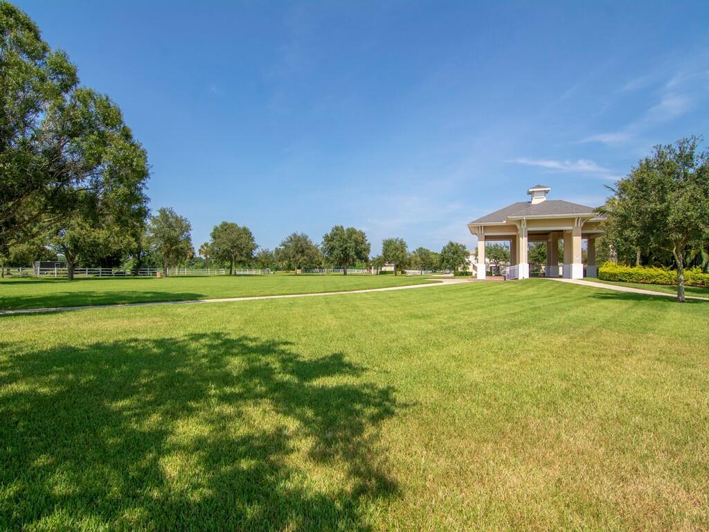 POINTE WEST CENTRAL VILLA - Residential