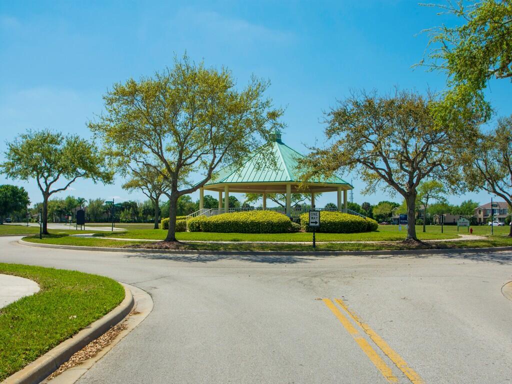 POINTE WEST CENTRAL VILLA - Residential