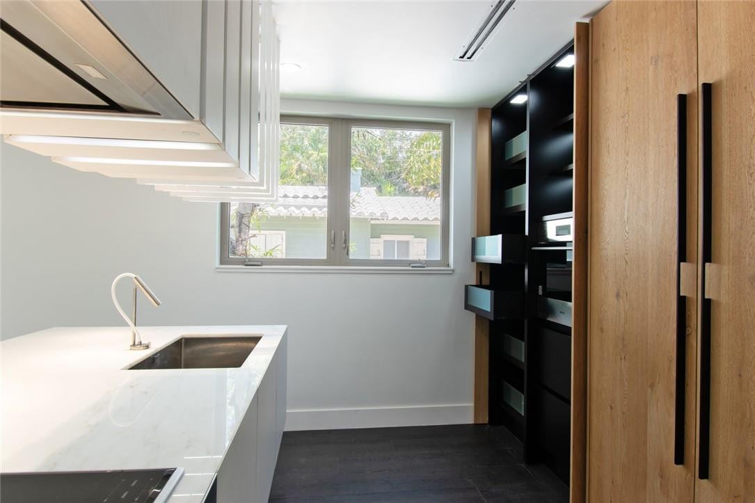 26 SE 10TH Avenue