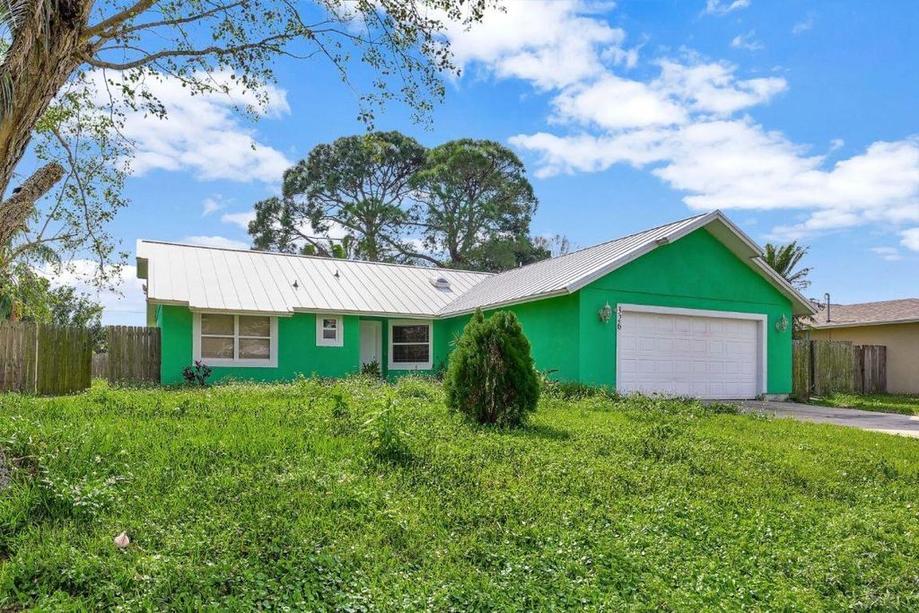 Photo of 326 NE Greenbrier Avenue, Port Saint Lucie, FL 34983 (MLS # R10958978)