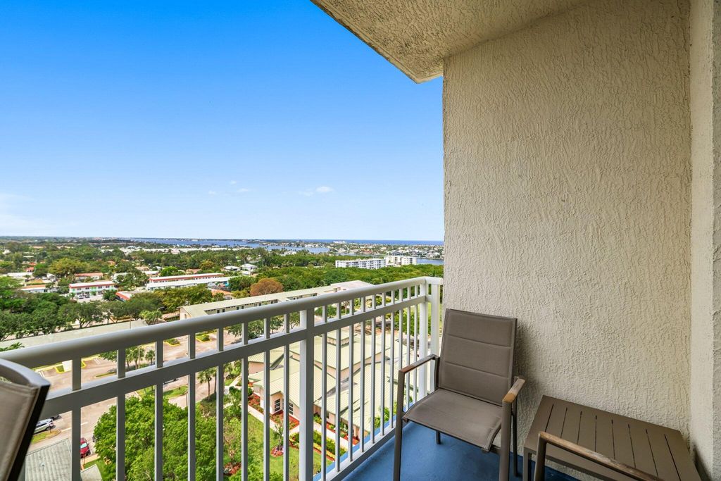 Photo of 450 N Federal Highway #1213, Boynton Beach, FL 33435 (MLS # B26010817)