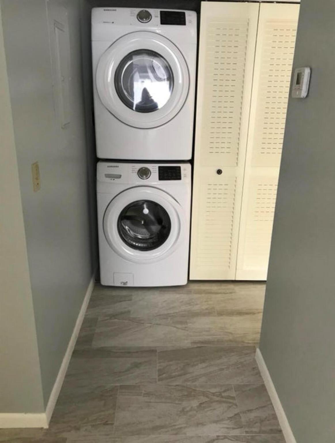 FAIRVIEW VILLAS COND - Residential Lease