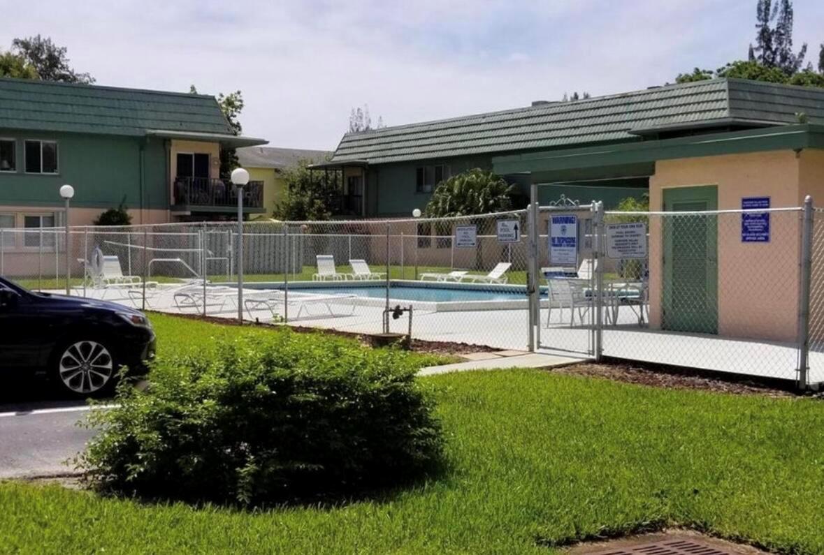 FAIRVIEW VILLAS COND - Residential Lease