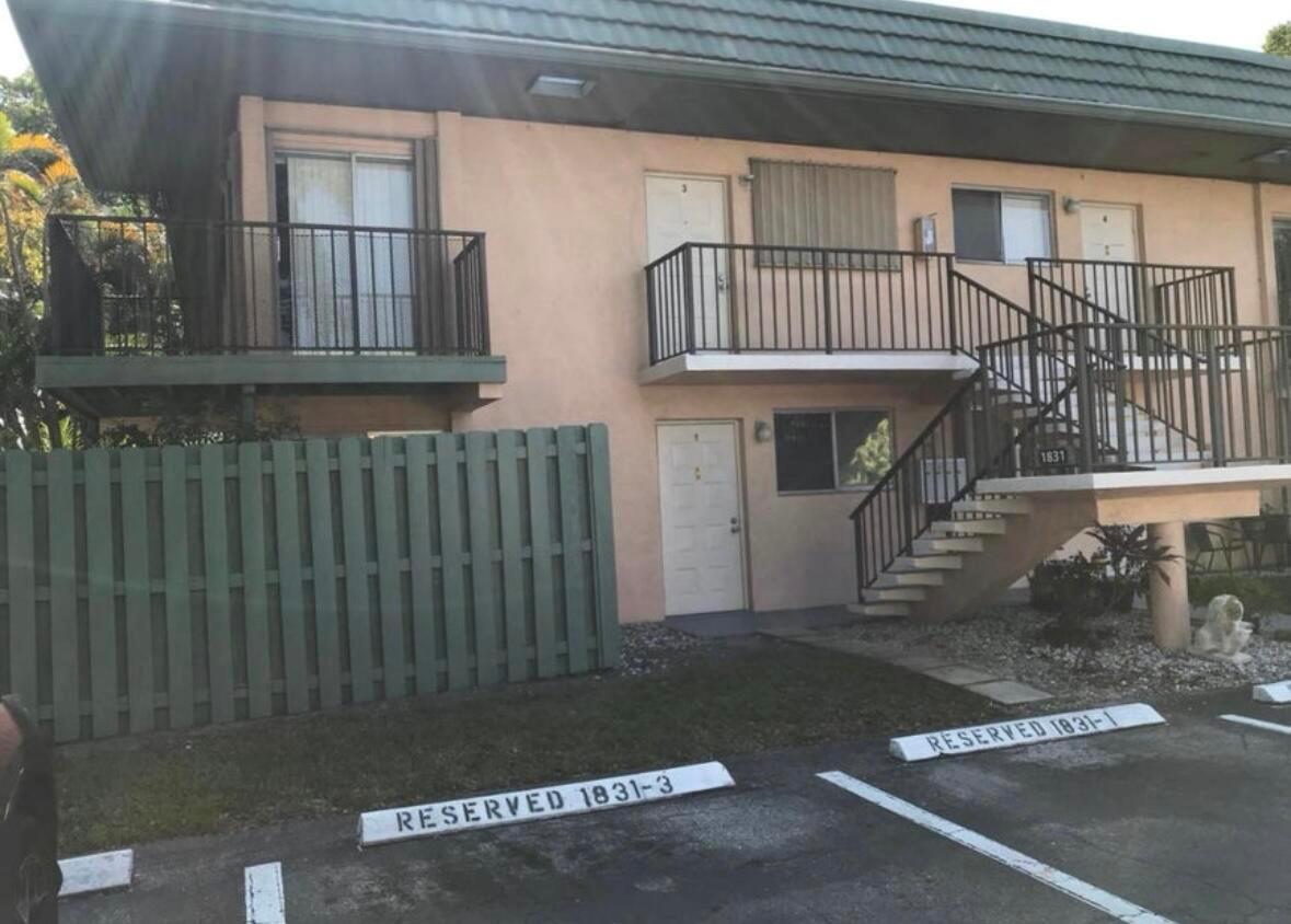 FAIRVIEW VILLAS COND - Residential Lease