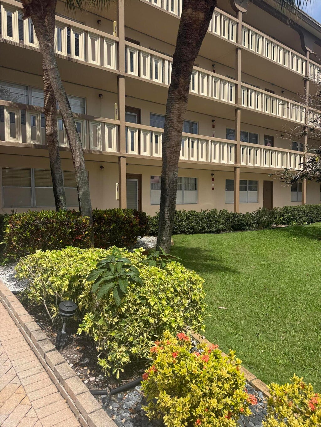 Photo of 2904 VICTORIA Place #H1, Coconut Creek, FL 33066 (MLS # B26069195)