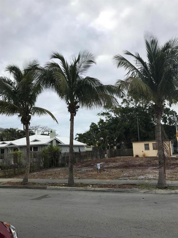 Residential building lot located in Southland Park historic district, located on beautiful Edgewood Dr. Lot has existing 525 sq ft building on site with water,sewer and electric service.Comes with a resent soil test, survey and a Historic Board approved 3100 sq ft house plan if wanted. You could be in the building department days after closing. Three large coconut palms invite you onto this property.House Elevation is available and saved in documents. See attached.